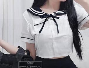 好吧，Aram(아람)穿着旗袍，你能相信这一幕的图片吗？