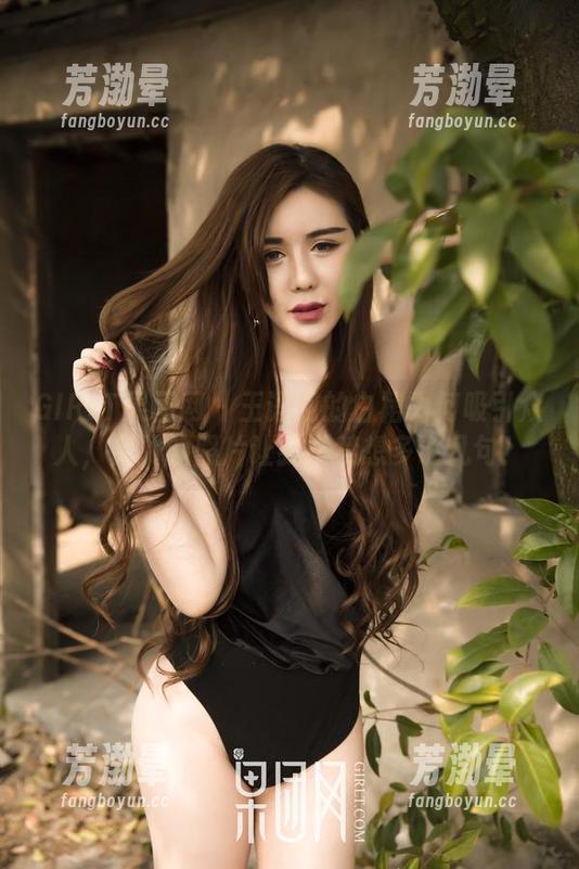 GIRLT果团网-王语纯 GIRLT果团网 - 王语纯的白裙为何吸引众人,免费的照片让我不禁想多说几句!