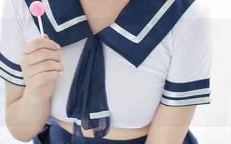 MFStar模范学院 – 在学校教室碰见甜筒晓彤的免费写真，侧脸都能勾起千丝万缕的联想。