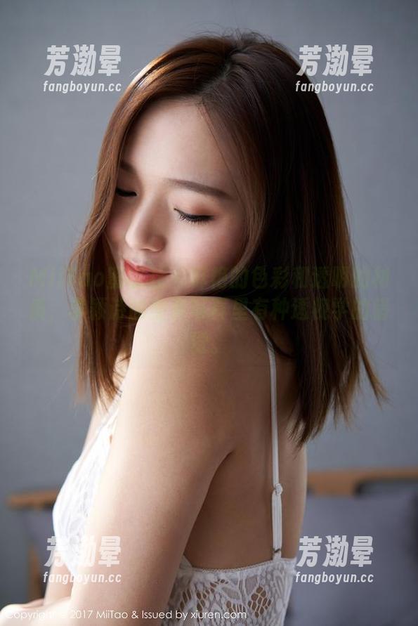 MiiTao蜜桃社-李颖诗 MiiTao蜜桃社 - 鲜艳的色彩和透明的材质,李颖诗的全套写真里有种透视学的错觉。