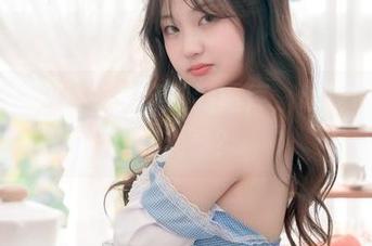 Sia(시아)的连衣裙穿越到图库，让我也想偷偷试试看？