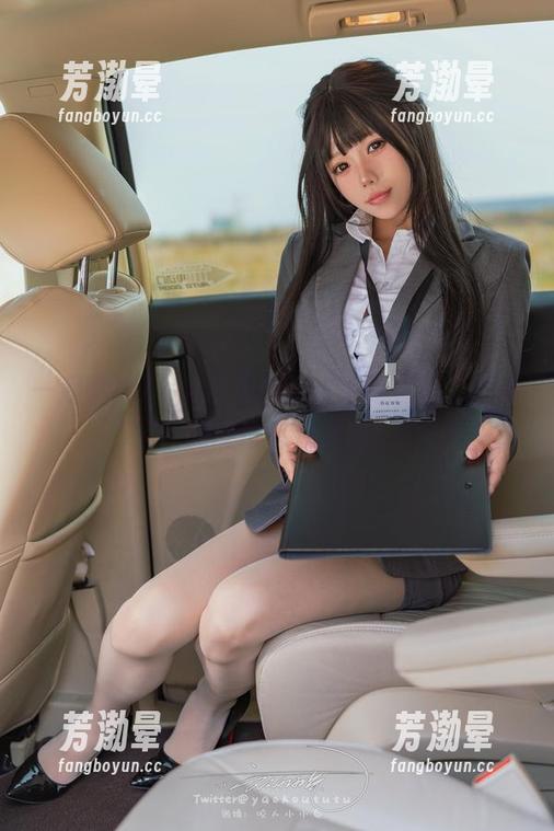 Yiko湿润兔 一起细数Yiko湿润兔的水手服套图,有点调皮也有点惊艳