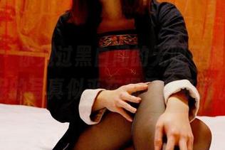 pans – 你见过黑白间的无限可能吗？妮妮的写真似乎在揭示这条路。