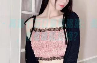 微密圈 – 高清十万口草莓粥粥：美足展示，看看谁能拒绝？