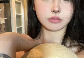 微密圈 – 定制版卡通百科老王图集：蕾丝白丝袜都在低语，你回个头没？