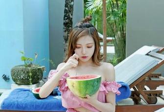 嗲囡囡 – 这些美图，得好好讨论一下，SiByl李思宁的脚，太会招人喜欢了吧！