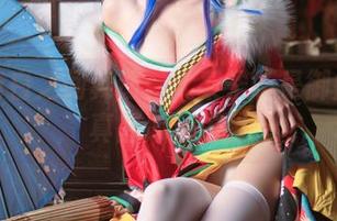 在黑与白之间舞动：大梨子不是御姐的写真图册新主张
