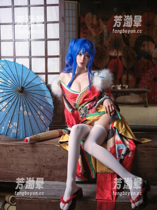 大梨子不是御姐 在黑与白之间舞动:大梨子不是御姐的写真图册新主张
