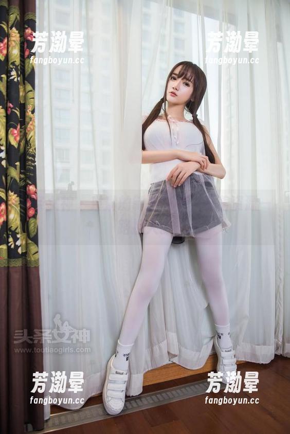 头条女神-琳琳 头条女神 - 琳琳的制服私拍,看着资源一路撩人。