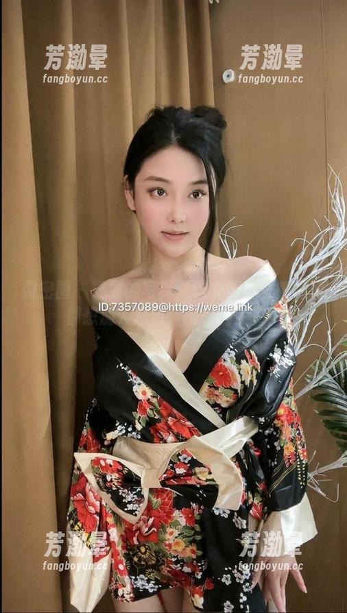 奶雯 微密圈 - 奶雯的写真:这衣服透气得连风都想加入派对,图包随便收!