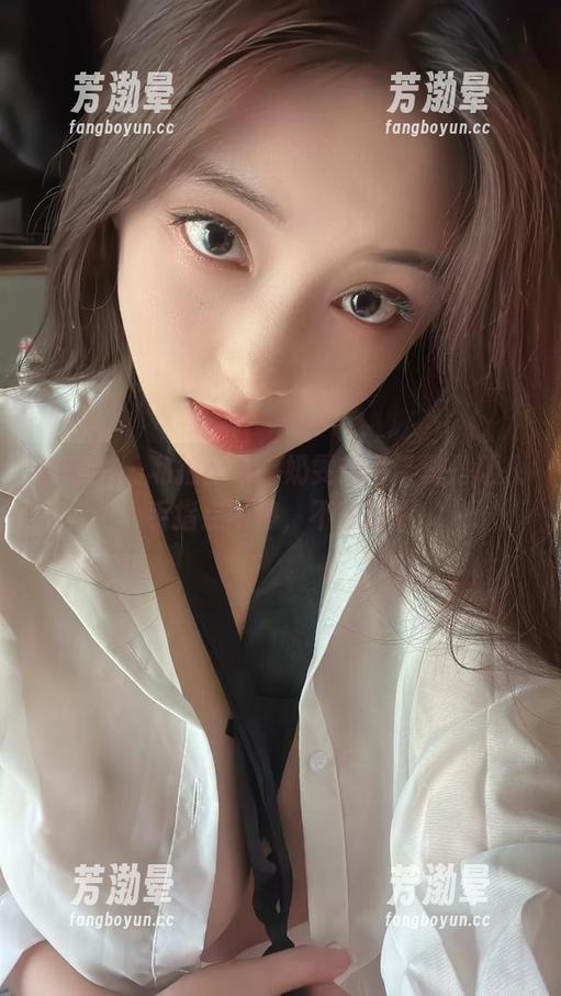 奶雯 微密圈 - 私拍图集,奶雯的吊带真是让人手指点不停,不想放下