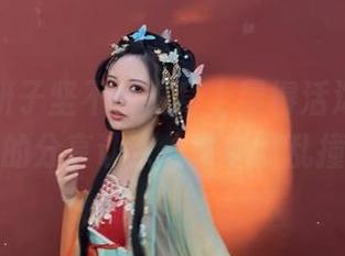 白丝在妍子坚不可摧身上显得活泼，图库里的分享让人心里小鹿乱撞。