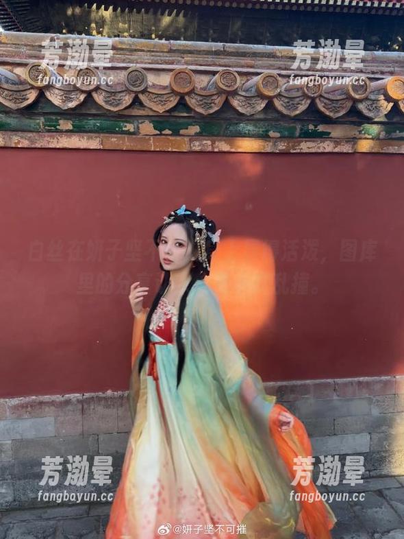 妍子坚不可摧 白丝在妍子坚不可摧身上显得活泼,图库里的分享让人心里小鹿乱撞。