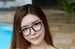 尤物馆 – 画面中的孟狐狸FoxYini与红裙，我的脑洞对这套图打开了！