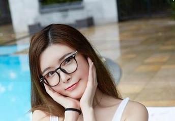 尤物馆 – 免费看看艾小青的黑丝腿，真想问这照片里的腿是从哪里找来的？