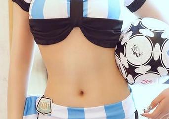 尤蜜荟 – 吊带就该这样穿，合法萝莉无圣光图包抢先看！