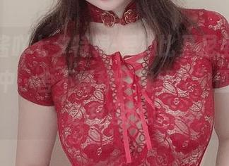 “是依酱吖七夕特辑-爱心比基尼全集，原图欣赏中…舍不得移开视线！”画面美得让我尴尬。