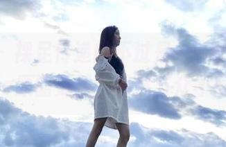 微密圈 – 裸足传递的不过是……林子喵Lynne原图更新，果然与众不同。