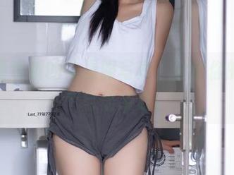 柒柒要乖哦的体操服写真，分享你的每一个自信姿态。