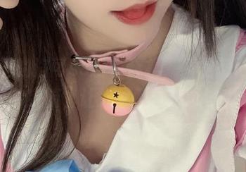 网盘里的洛可ss粉色合集，像是藏了糖果的宝箱，让人忍不住想试试。