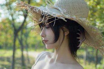 深入浅安安的泳装写真，犹如打开网盘里的宝藏，一不小心就停不下来！