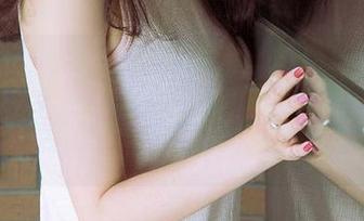 爱尤物 – 小桃子的连衣裙：这拼色又怎么算得上“优雅”？这张图片也是蛮大胆的哈。