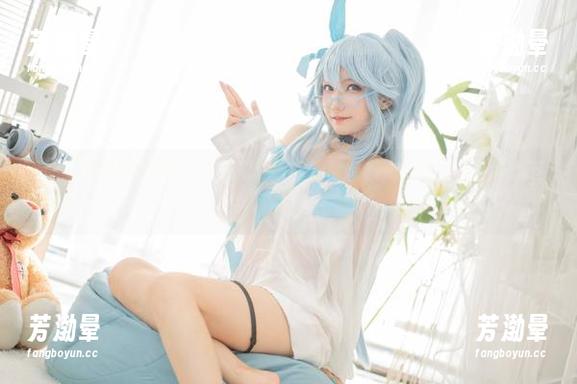 狐萝卜呦 嗨,萌萌哒的狐萝卜呦来了,她的柴郡音乐绚烂写真集在等你下载!