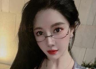 微密圈 – 下载猪小七的灰丝图包，脱离现实的第一步！