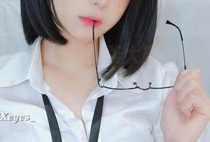想必这肉丝踩玩偶在眼酱大魔王w的合集里看得乐开了花