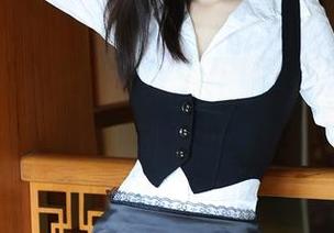 秀人网 – Nic妮可可的定制厨房写真，偶尔也想吃点小甜头