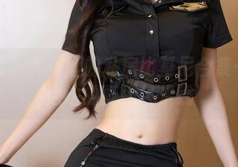秀人网 – 尤妮丝的私房比基尼合集——泳池边的妩媚风景线