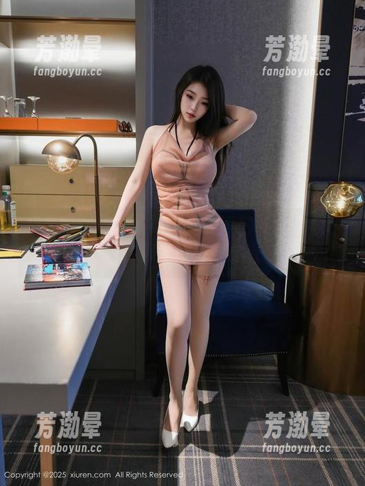 秀人网-明日花桃桃 秀人网 - 好想在街上遇见明日花桃桃穿着白衬衫,那套图绝对会吸睛。