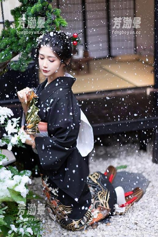 秀人网-桓淼淼 秀人网 - 桓淼淼在泳池里晃荡:画面太美,我心暂停了一下