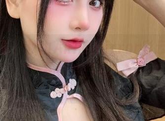 懒人必看：秋山AkI的mirror彩云套图，拍照变轻松！