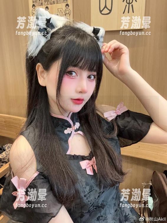 秋山AkI 懒人必看:秋山AkI的mirror彩云套图,拍照变轻松!