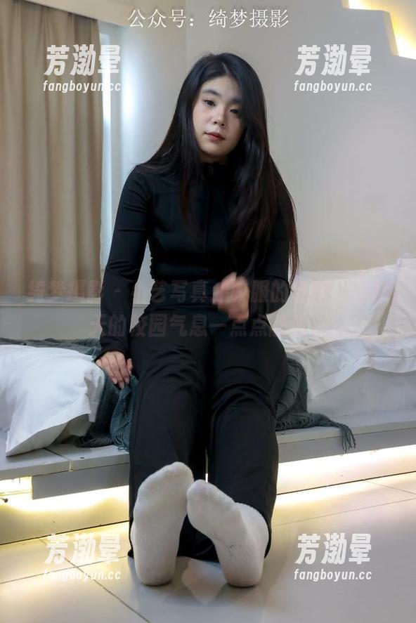 绮梦摄影-小艺 绮梦摄影 - 小艺写真:校服的色彩,把秋天的校园气息一点点融化。