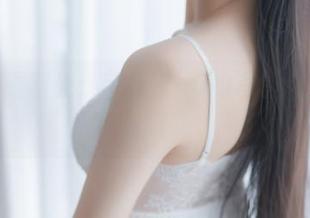 从校服看时光：萌芽儿o0的写真精选，别有风味