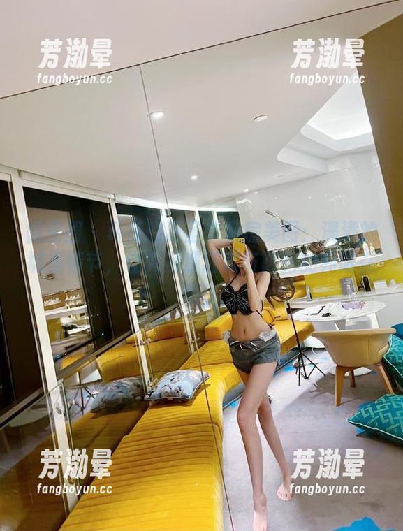 葛征 微密圈 - 葛征的万圣节私房美图:满满的城堡情节,让人疑惑狂欢与阴暗的界限在哪。