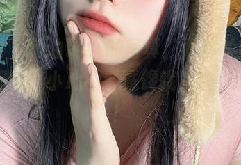 微密圈 – 葱油饼er的写真，看秘书穿搭又好又想吃，小心不要嘴馋哦，快来下载吧！