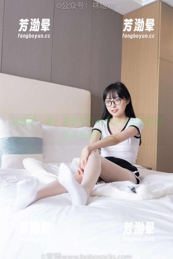 袜啵啵-稚予 袜啵啵 - 看!稚予的写真里有麦昆板鞋的灵魂在游荡。