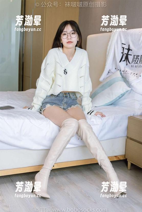 袜啵啵-苏苏 袜啵啵 - 图集:苏苏和她的白棉袜,这种触感真不禁让人多想