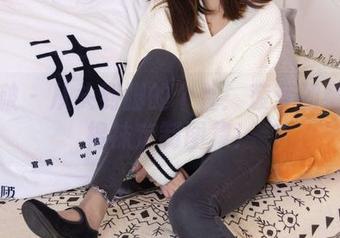 袜啵啵 – 从头到脚的个性：菠萝和她的白棉袜定制图集！