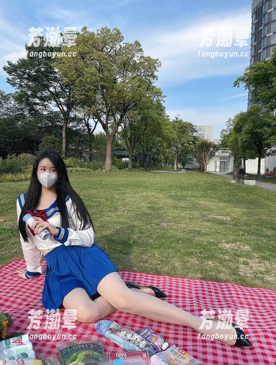 软妹小九九 微密圈 - 下载这份软妹小九九全集,油亮肉丝和白棉袜,脑海里突然冒出了一些有趣画面。