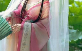 雯妹不讲道理穿上牛仔裤：这才是真正的写真照！原图就够了！