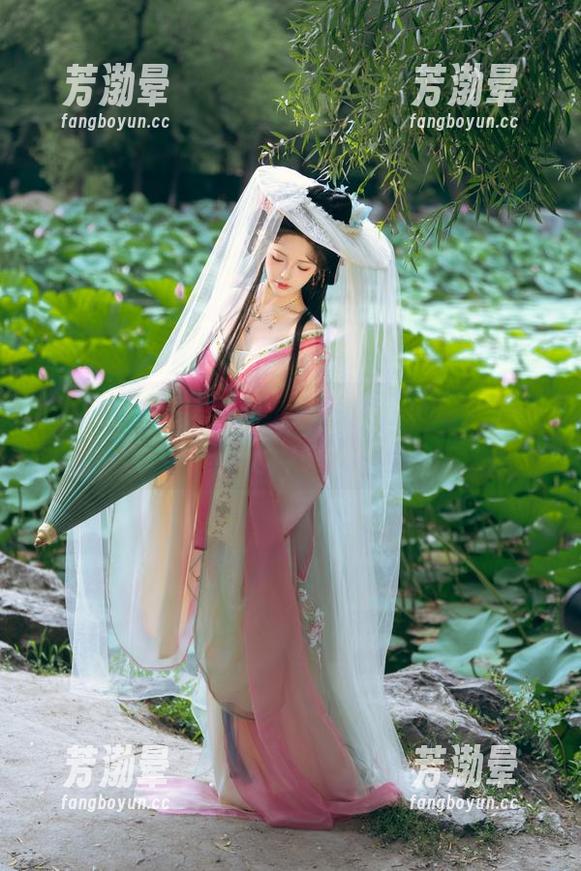 雯妹不讲道理 雯妹不讲道理穿上牛仔裤:这才是真正的写真照!原图就够了!