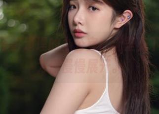 看雯妹不讲道理的办公室：无圣光下，图片为你慢慢展开。