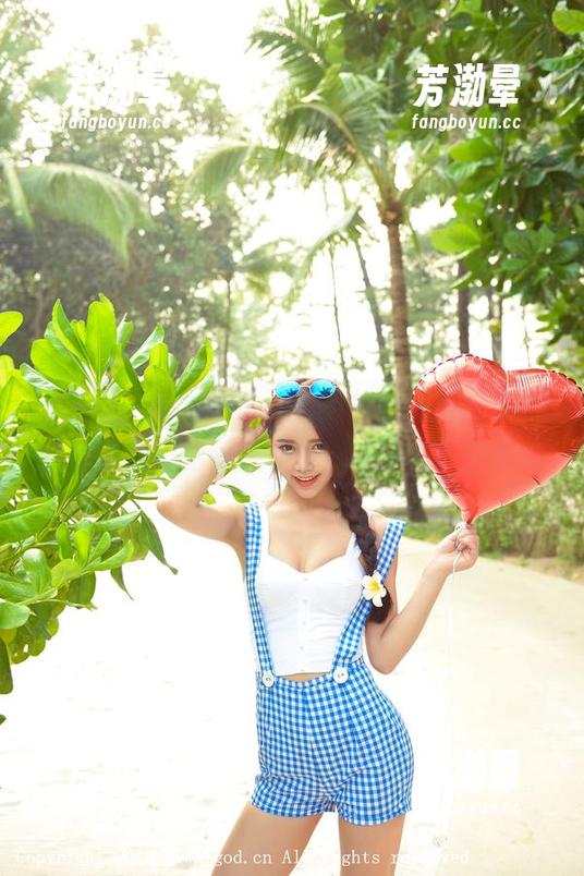 青豆客-梦娜Vanessa 青豆客 - 梦娜Vanessa的比基尼合集,当我打开网盘的那一刻,有种意外的喜悦
