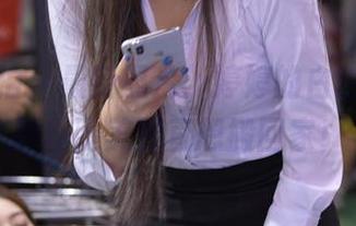魔镜街拍 – 最新照片：婷婷的白色吊带，黑丝腿美到直想搬回家！